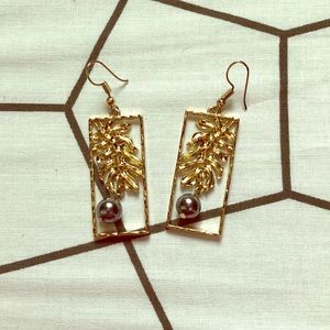 Gold Leaf Hawaiian style with black pearls